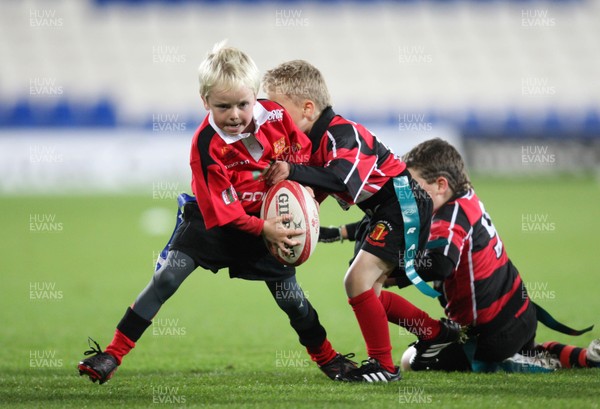 22.10.10.. Cardiff Blues v Scarlets, Magners League. Action from half-time Tag match between Dowlais RFC (red and black) and Llantwit Major RFC             