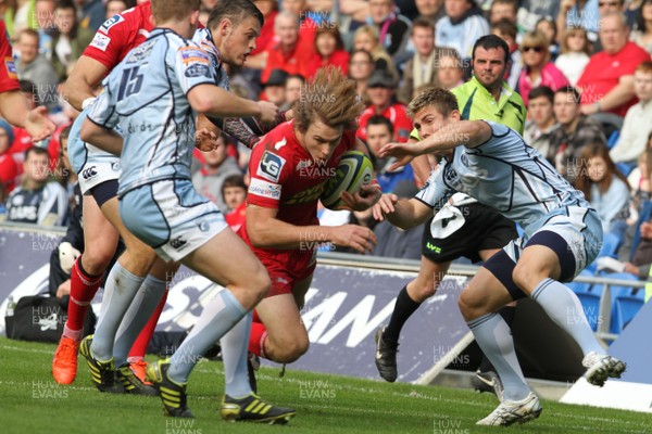 23.10.11 - Cardiff Blues v Scarlets - LV= Cup Scarlets' Liam Williams tries to break through the Blues defence 