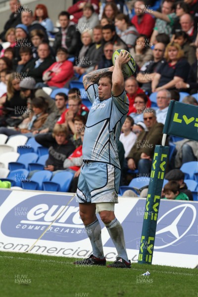 23.10.11 - Cardiff Blues v Scarlets - LV= Cup Blues' Ryan Tyrell prepares for the lineout 