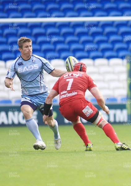 23.10.11 Cardiff Blues v Scarlets - LV=Cup - Blues' Richard Mustoe takes on Scarlets' Johnathan Edwards 