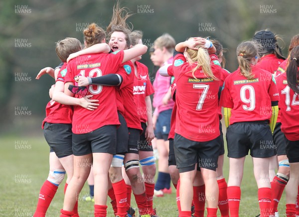 070413 - Blues u18 Women v Scarlets u18 Women, Cross Keys - Scarlets celebrate after beating the Blues to win the regional championship  