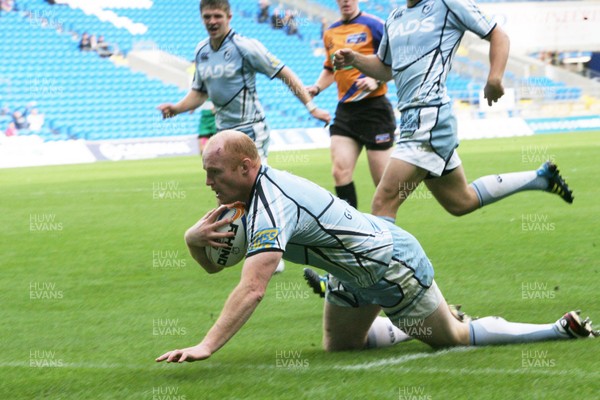 11.09.11 Cardiff Blues v Treviso... Blues Martyn Williams  scores  try. 