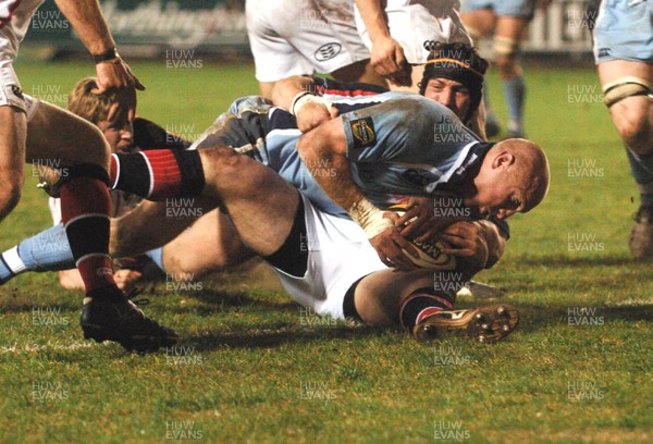 20.03.07 - Magners League - Cardiff Blues v Ulster Blues Tom Shanklin crosses to score a late try 