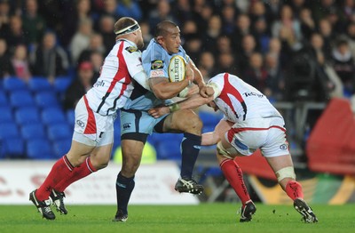 26.03.10 - Cardiff Blues v Ulster - Magners League - Blues' Taufa'au Filise takes on Ulster's Brendan Botha and Dan Tuohy. 