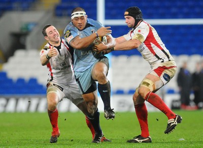 26.03.10 - Magners League Rugby, Cardiff Blues v Ulster Rugby Blues' Taufa'au Filise is challenged by Ulster's Paddy Wallace and Darren Cave 