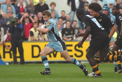 300906 - Cardiff Blues v London Wasps - EDF Energy Cup - Cardiff Arms Park - Blues' Ben Blair gets into space 