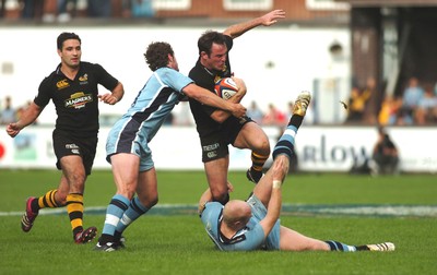 300906 - Cardiff Blues v London Wasps - EDF Energy Cup - Cardiff Arms Park - Wasps Fraser Waters is tackled by Tom Shanklin and Nick Macleod(lt) 