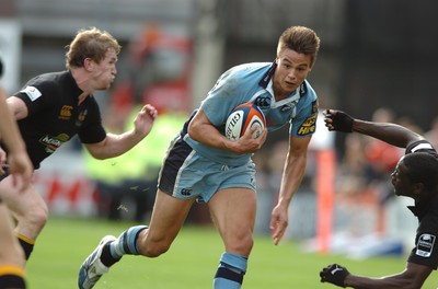 300906  Cardiff Blues v Wasps  Blues Chris Czekaj beats a diving Paul Sackey  