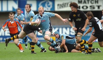 300906  Cardiff Blues v Wasps  Man of the match Martyn Williams powers through  