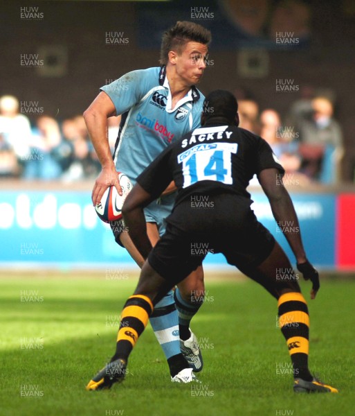 300906 - Cardiff Blues v London Wasps - EDF Energy Cup - Cardiff Arms Park - Blues' Chris Czekaj takes Paul Sackey 