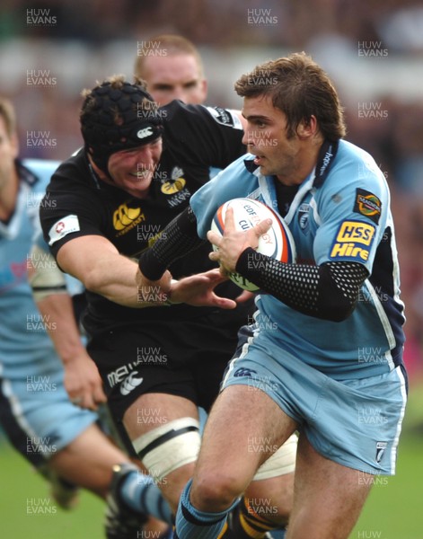 300906  Cardiff Blues v Wasps  Blues Nicky Robinson hands off Richard Birkett  