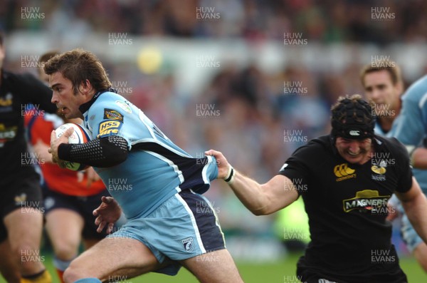 300906  Cardiff Blues v Wasps   Wasps Richard Birkett ries to get hold of Nicky Robinson  