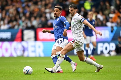 120926 - Bolton Wanderers v Cardiff City - Sky Bet Championship - Callum Robinson of Cardiff City is challenged by Eoin Toal of Bolton