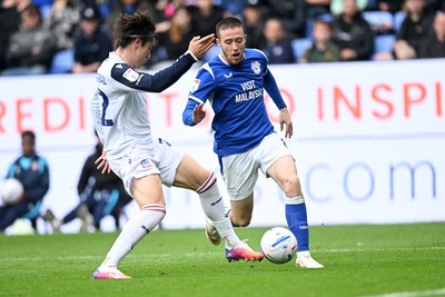 120926 - Bolton Wanderers v Cardiff City - Sky Bet Championship - Jack Moylan of Cardiff City is challenged by David Watson of Bolton