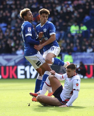 251025 - Bolton Wanderers v Cardiff City - Sky Bet League 1 - Omari Kellyman of Cardiff and Alex Robertson of Cardiff try to get the ball from Xavier Simons of Bolton but end up colliding with each other