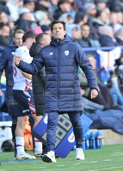 251025 - Bolton Wanderers v Cardiff City - Sky Bet League 1 - Manager Brian Barry-Murphy of Cardiff urges Cardiff on