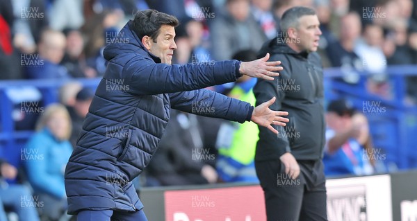 251025 - Bolton Wanderers v Cardiff City - Sky Bet League 1 - Agitated Manager Brian Barry-Murphy of Cardiff