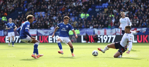 251025 - Bolton Wanderers v Cardiff City - Sky Bet League 1 - Omari Kellyman of Cardiff and Alex Robertson of Cardiff try to get the ball from Xavier Simons of Bolton