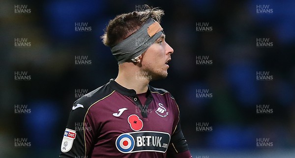 101118 - Bolton Wanderers v Swansea City - Sky Bet Championship - Barrie McKay of Swansea with head bandage after clash in 1st half