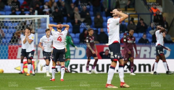 101118 - Bolton Wanderers v Swansea City - Sky Bet Championship - Bolton players' disbelief as multiple shots miss target