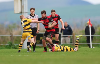 060526 - Bonymaen RFC v Glynneath RFC, National Championship West - Tom Poole of Bonymaen charges forward