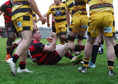 060526 - Bonymaen RFC v Glynneath RFC, National Championship West - Gareth Andrew of Bonymaen dives in to score try