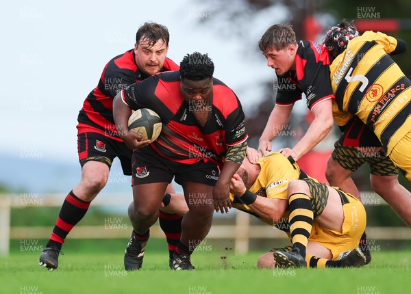 060526 - Bonymaen RFC v Glynneath RFC, National Championship West - Gideon Nkurunziza of Bonymaen looks to break away