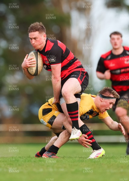 060526 - Bonymaen RFC v Glynneath RFC, National Championship West -Gareth Andrew of Bonymaen looks to break away