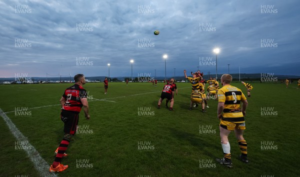 060526 - Bonymaen RFC v Glynneath RFC, National Championship West - Bonymaen and Glynneath contest a line out