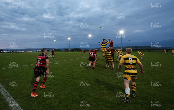 060526 - Bonymaen RFC v Glynneath RFC, National Championship West - Bonymaen and Glynneath contest a line out