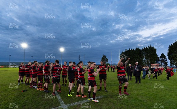 060526 - Bonymaen RFC v Glynneath RFC, National Championship West - Bonymaen applaud the fans at the end of the match