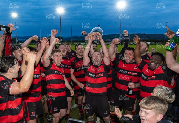 060526 - Bonymaen RFC v Glynneath RFC, National Championship West - Bonymaen celebrate as they win the National Championship West trophy