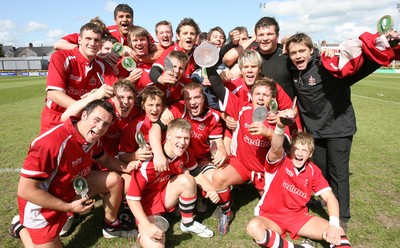 19.05.07 - Bonymaen Youth v Pontypool United Youth, WRU National Youth League Play off Final, Newport Pontypool United celebrate their win 