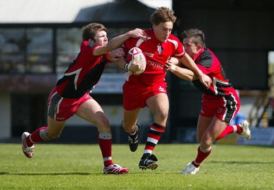 19.05.07 - Bonymaen Youth v Pontypool United Youth, WRU National Youth League Play off Final, Newport Pontypool United's Aaron Quick splits the Bonymaen defence 