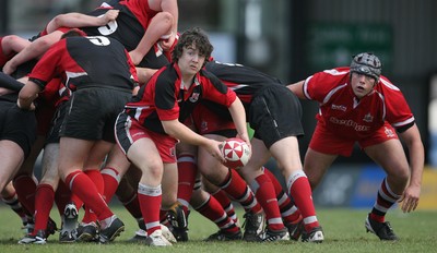 19.05.07 - Bonymaen Youth v Pontypool United Youth, WRU National Youth League Play off Final, Newport Bonymaens Gareth Tregembo looks to feed the ball out 