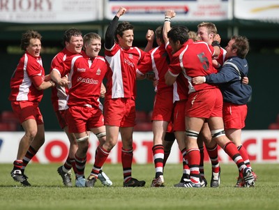 19.05.07 - Bonymaen Youth v Pontypool United Youth, WRU National Youth League Play off Final, Newport Pontypool United players celebrate as the final whistle blows 