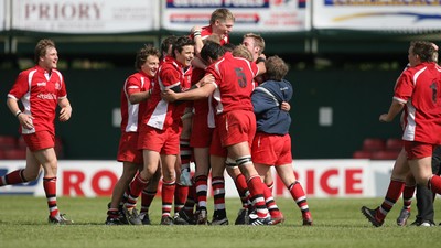 19.05.07 - Bonymaen Youth v Pontypool United Youth, WRU National Youth League Play off Final, Newport Pontypool United players celebrate as the final whistle blows 