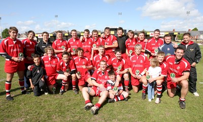 19.05.07 - Bonymaen Youth v Pontypool United Youth, WRU National Youth League Play off Final, Newport Pontypool United celebrate their win 