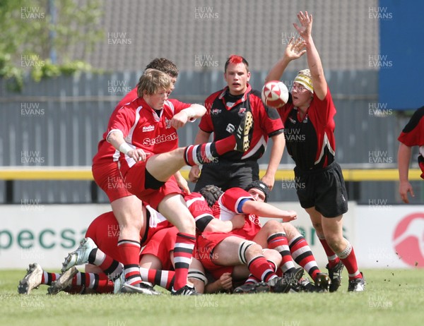 19.05.07 - Bonymaen Youth v Pontypool United Youth, WRU National Youth League Play off Final, Newport Pontypool Uniteds Lewis Roberts has his kick charged down by James Bija 