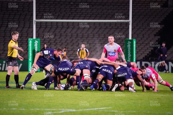 191220 - Bordeaux-Begles v Dragons - Heineken Champions Cup - Tavis Knoyle of Newport Dragons and referee Christophe Ridley