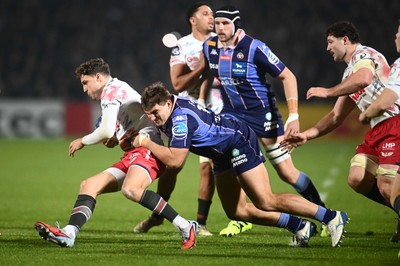 131225 - Bordeaux-Begles v Scarlets - Investec Champions Cup - Jac Davies of Scarlets is tackled by Matis Perchaud of UBB