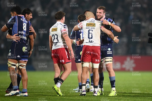 131225 - Bordeaux-Begles v Scarlets - Investec Champions Cup - Josh MacLeod of Scarlet and Jonny Gray of UBB embrace after the match