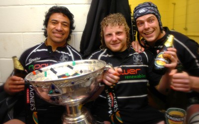 12.05.07 - Borders v Ospreys - Magners League - Ospreys Filo Tiatia, Duncan Jones and Alun Wyn Jones celebrate winning the Magners League 