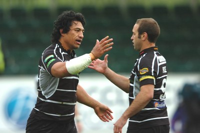 12.05.07 - Borders v Ospreys - Magners League - Ospreys Filo Tiatia celebrates his try with Jason Spice(R) 