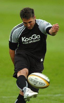 12.05.07 - Gavin Henson - Gavin Henson gets in some kicking practice prior to the match between Borders and Ospreys 