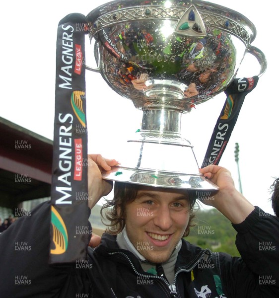 12.05.07...Border Reivers v Ospreys, Magners League Ospreys' Ryan Jones celebrates with the Magners League trophy 