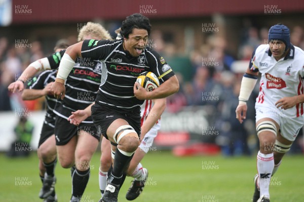 12.05.07...Border Reivers v Ospreys, Magners League Ospreys' Filo Tiatia breaks away to score try 