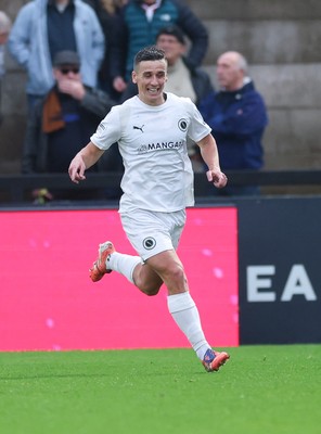 071225 - Boreham Wood v Newport County, Emirates FA Cup 2nd Round - Jeff King of Boreham Wood celebrates after scoring goal