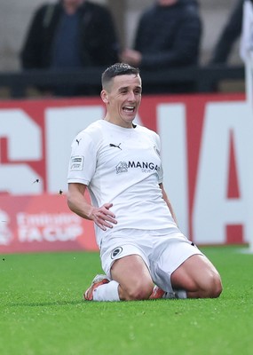 071225 - Boreham Wood v Newport County, Emirates FA Cup 2nd Round - Jeff King of Boreham Wood celebrates after scoring goal