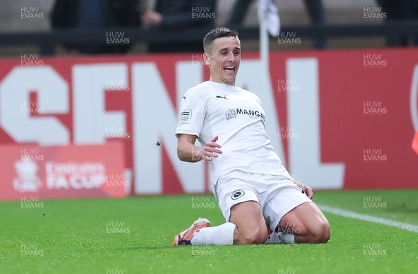 071225 - Boreham Wood v Newport County, Emirates FA Cup 2nd Round - Jeff King of Boreham Wood celebrates after scoring goal